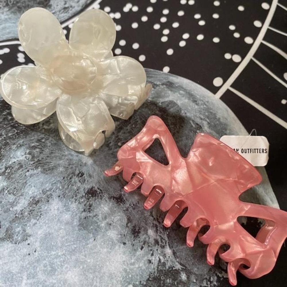 URBAN OUTFITTERS | Hair Claw Clips (Set Of 2) - Picture 11 of 12